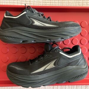 LIKE NEW Altra Via Olympus zero drop Men's Black Running Athletic Shoes Size 13